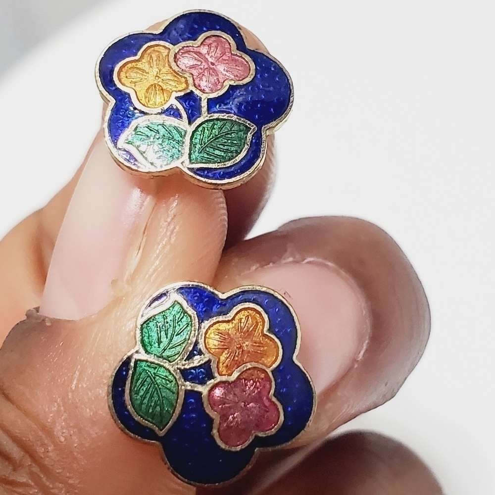 4/$20 Vintage Enamel Flowers push back Earring. 🌴 - Picture 2 of 4